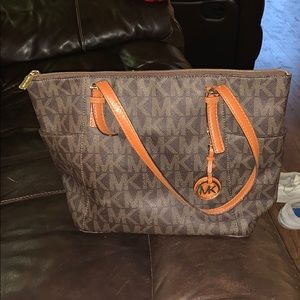 SALE!!!!!! 24 HOURS ONLY!!!! Michael Kors handbag
